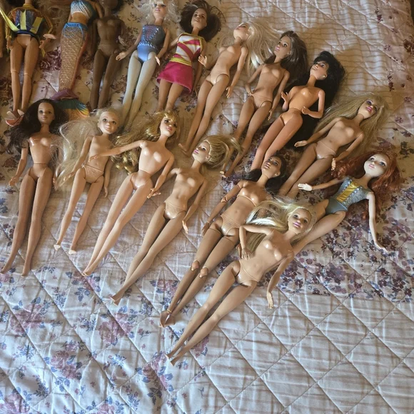 Mattel Barbie Dolls Lot Of 22 - Picture 6 of 6